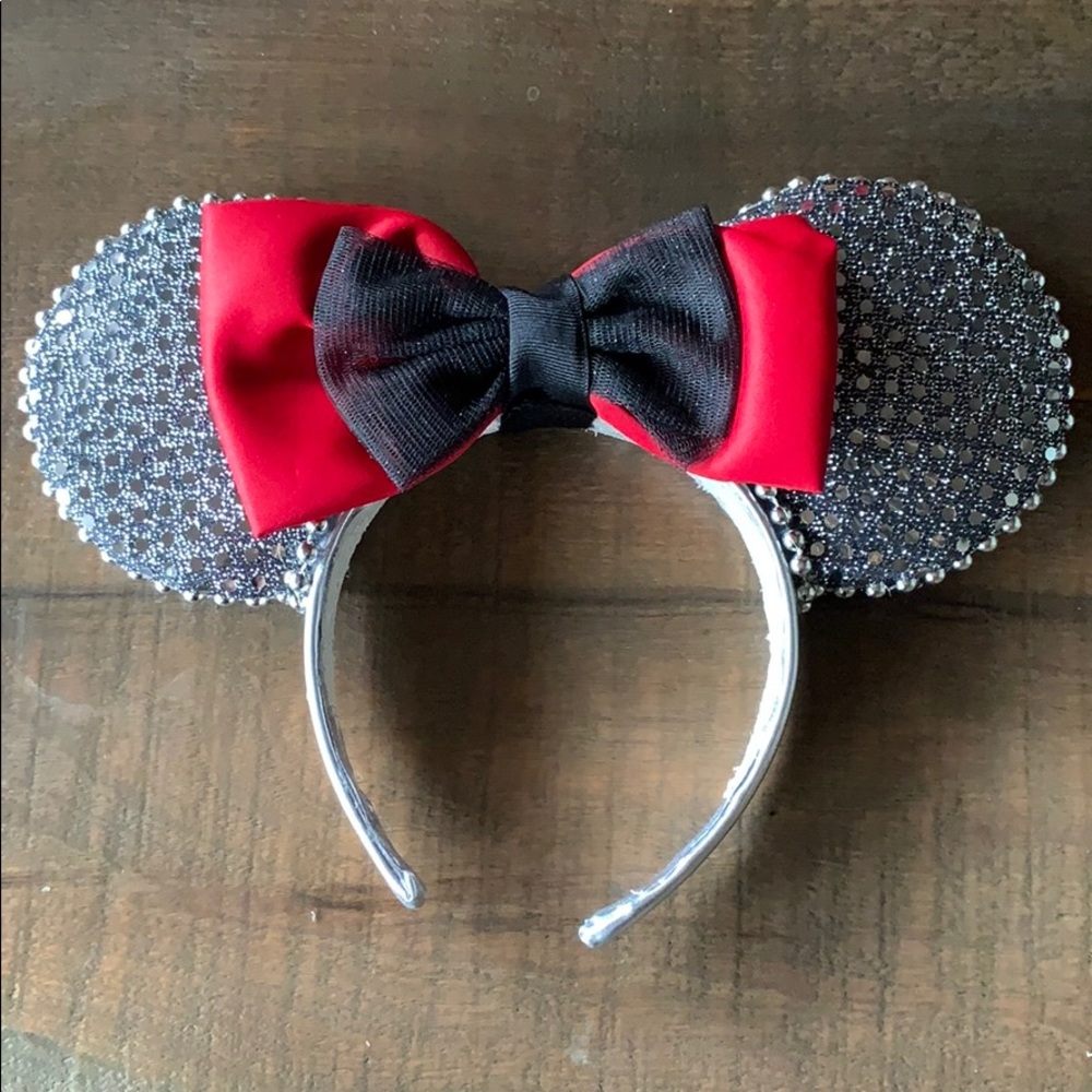Stunning Minnie Mouse ears!